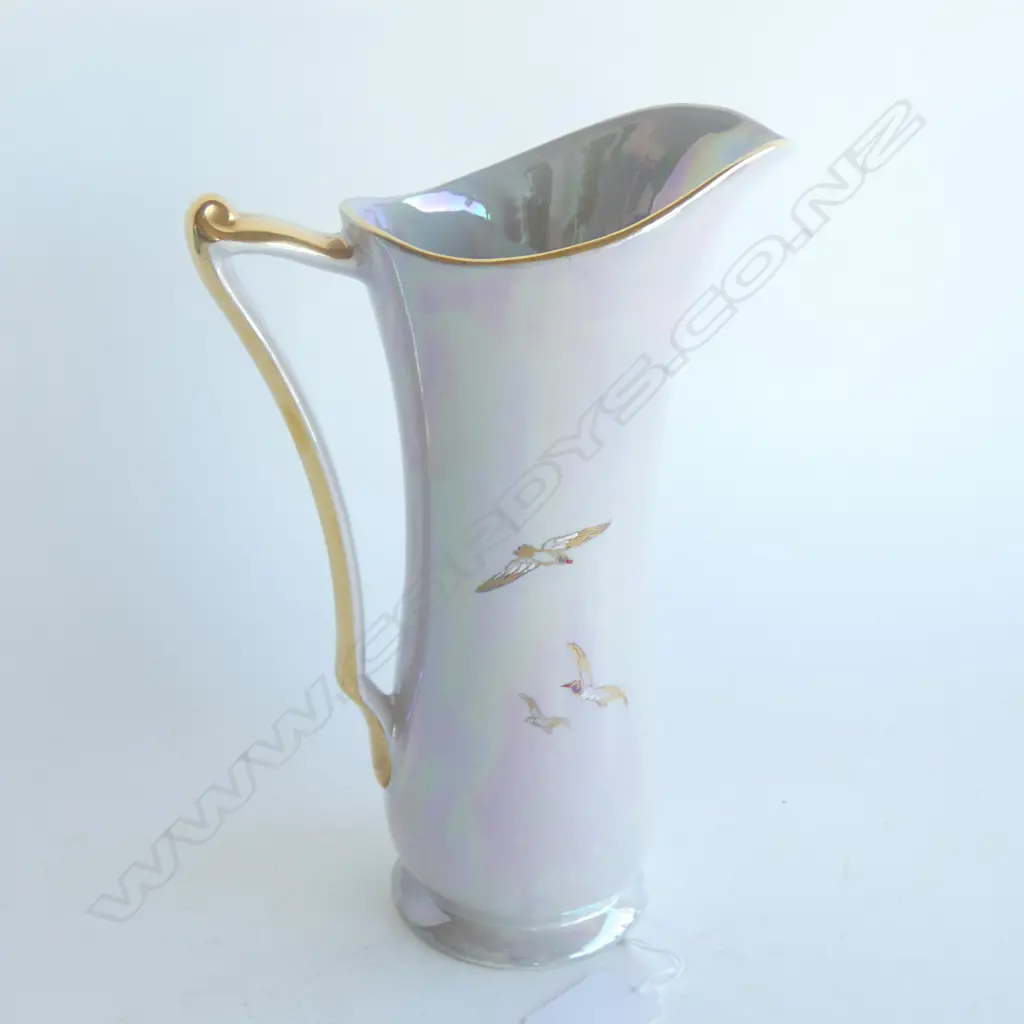 A Crown Devon jug Image 1++